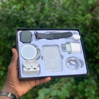 Image du pack Smartwatch 8 en 1 - Montre connectée, AirPods, chargeur MagSafe et chargeur iPhone